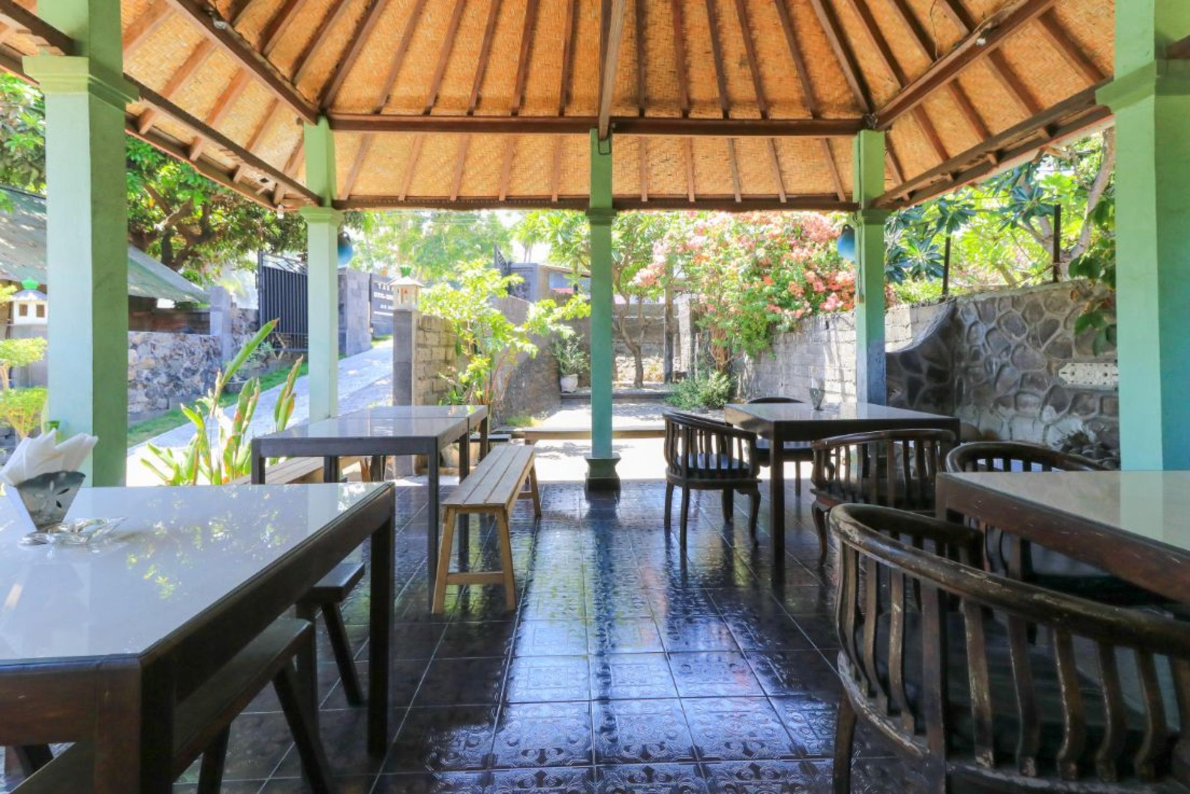 Hotel Tara Bar & Resto Air Sanih Кубутамбахан Экстерьер фото