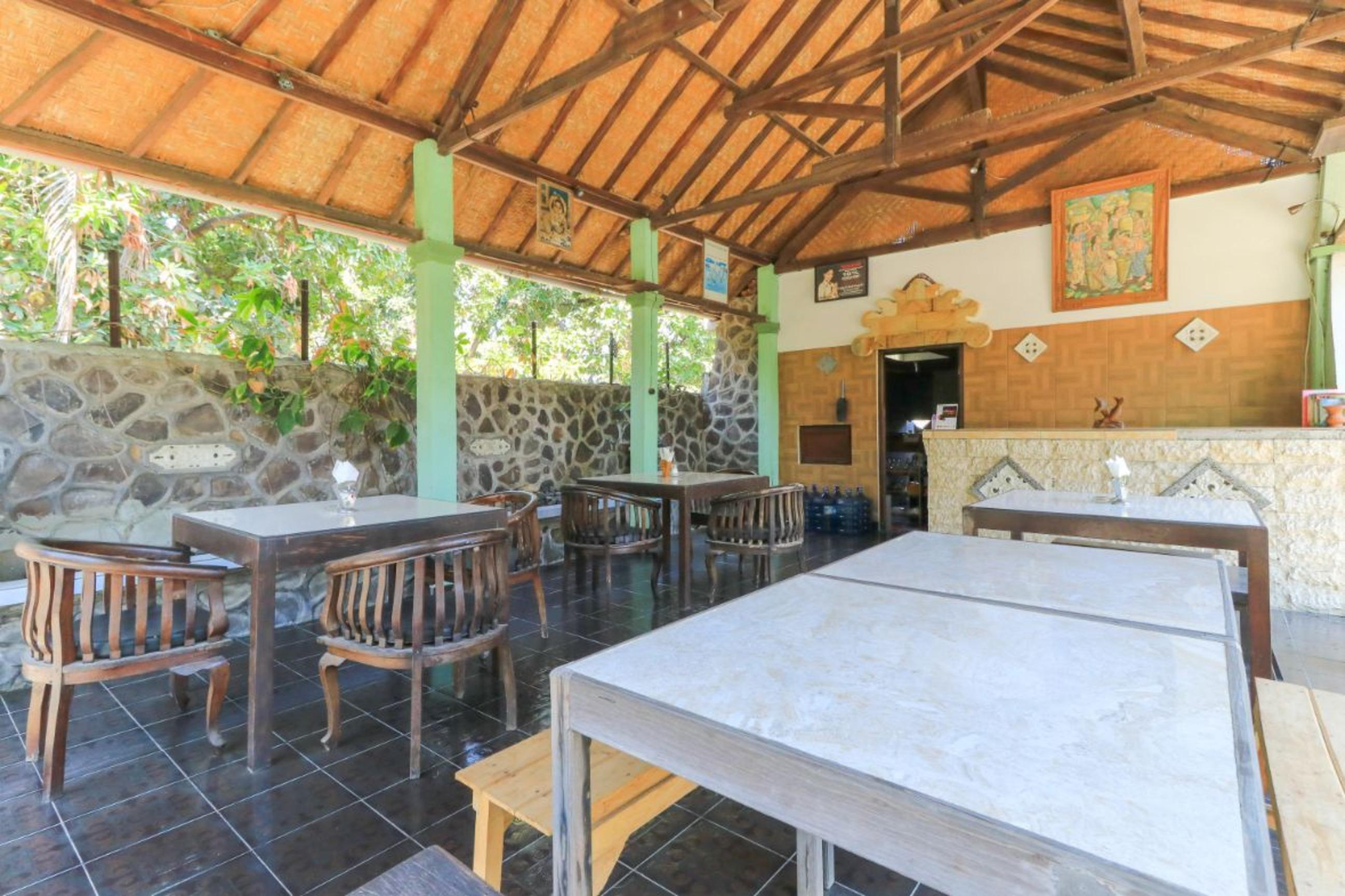 Hotel Tara Bar & Resto Air Sanih Кубутамбахан Экстерьер фото