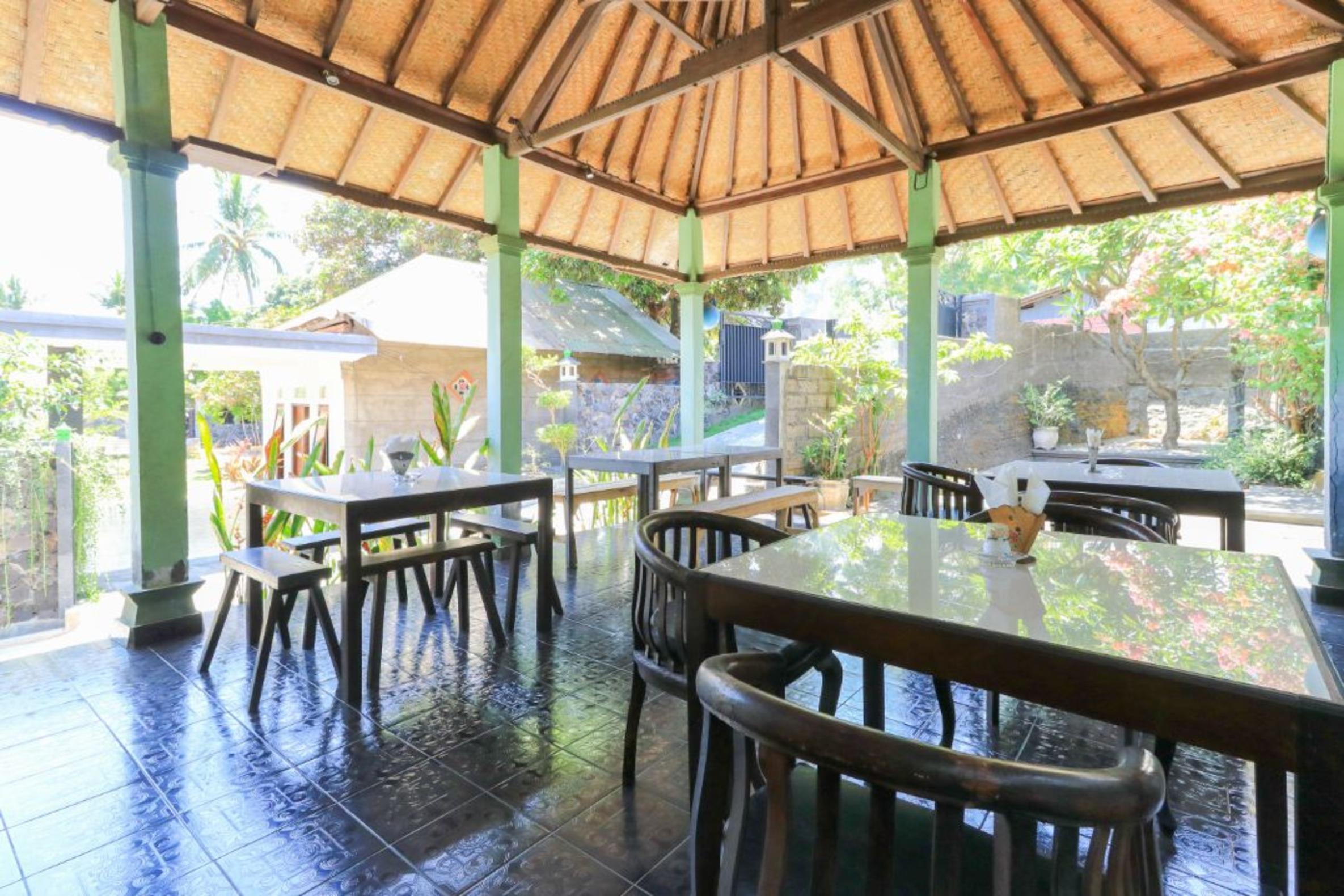 Hotel Tara Bar & Resto Air Sanih Кубутамбахан Экстерьер фото