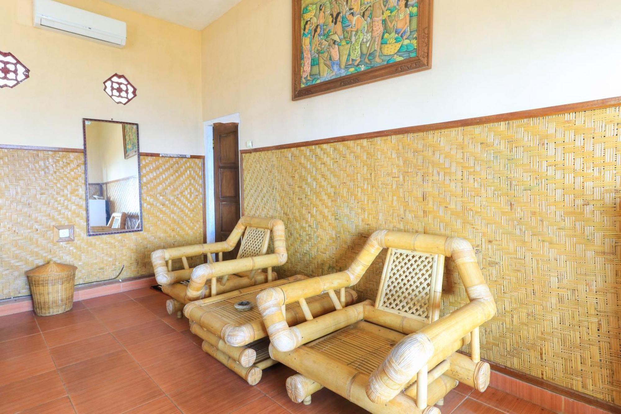 Hotel Tara Bar & Resto Air Sanih Кубутамбахан Номер фото