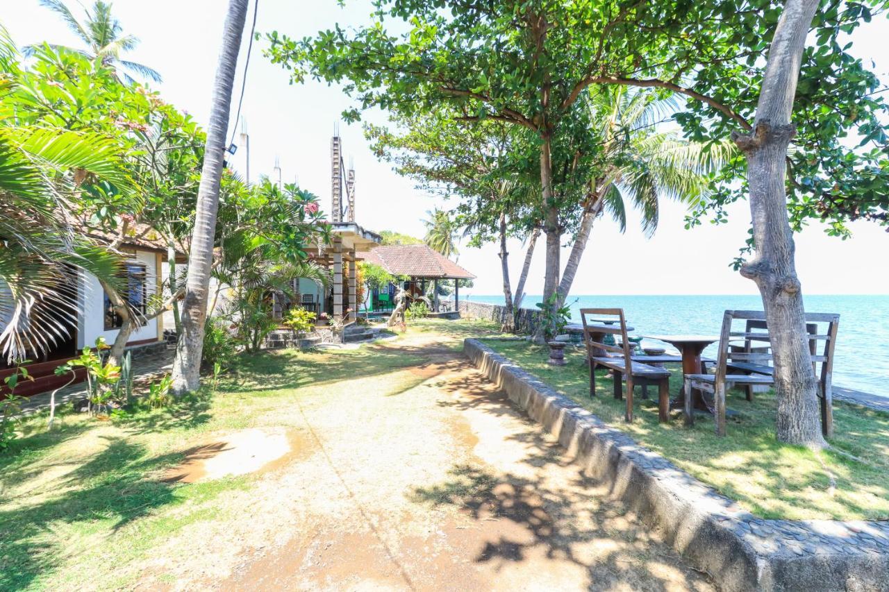 Hotel Tara Bar & Resto Air Sanih Кубутамбахан Экстерьер фото